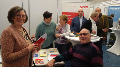 Publikum am Infostand des SoVD Hockenheim
