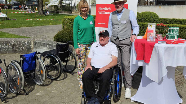  Tina Müller-Ruhnau, Gerald Sauter und Bürgermeister Christoph Stolz.