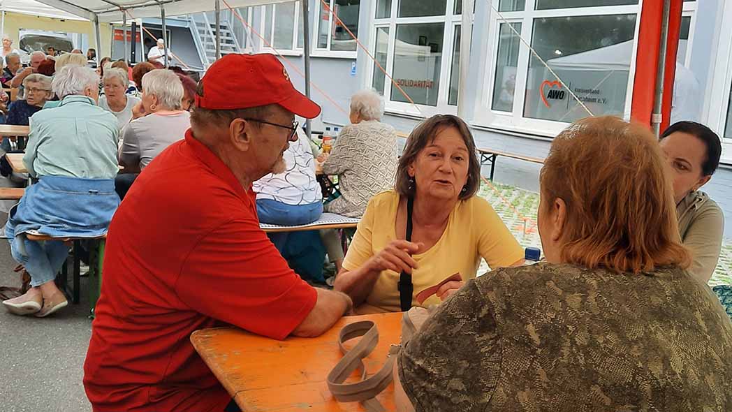 SoVD-Ortsvorsitzender Günter Gawlik mit Gästen.